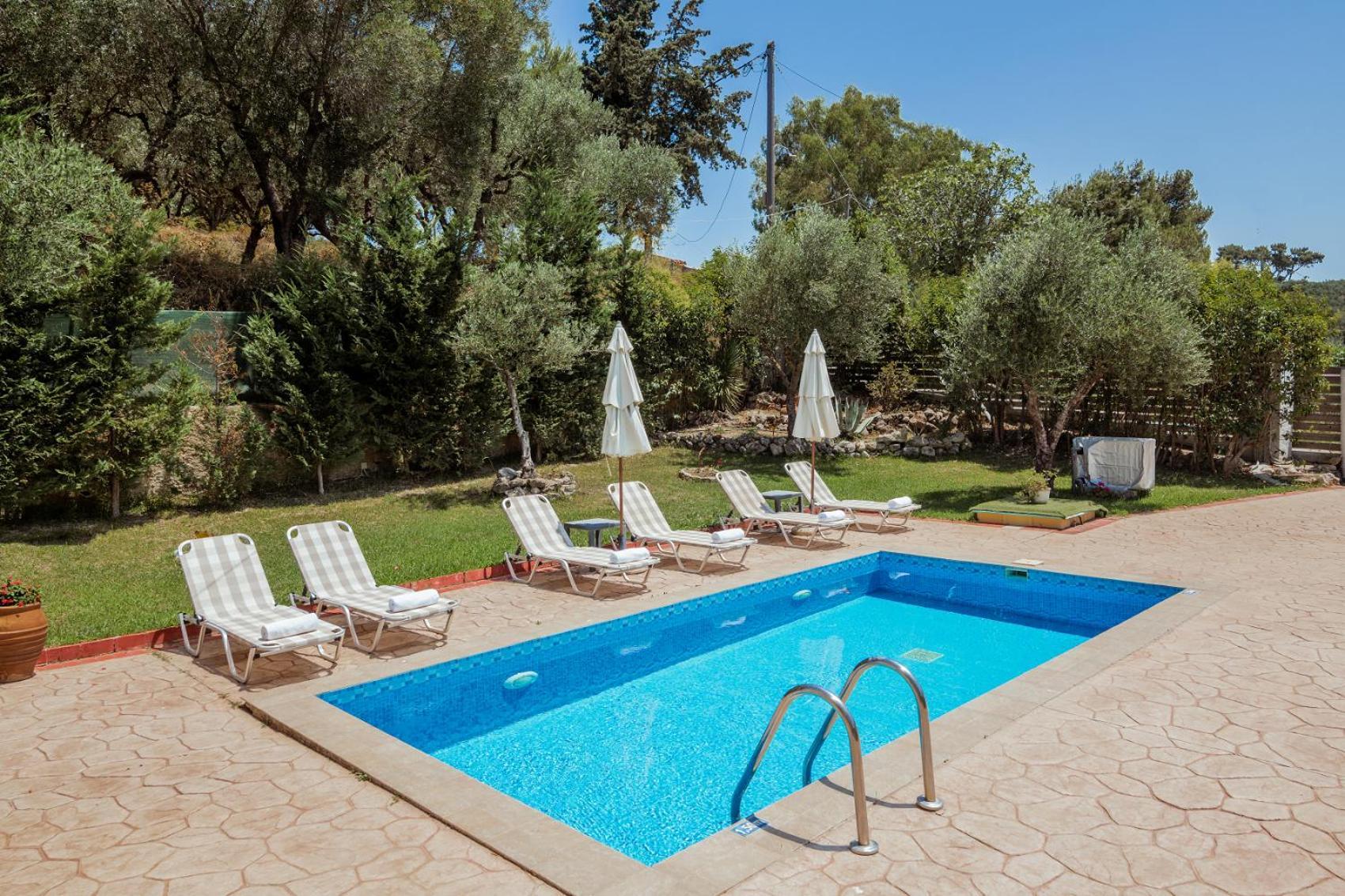 Planos Villa Esterno foto