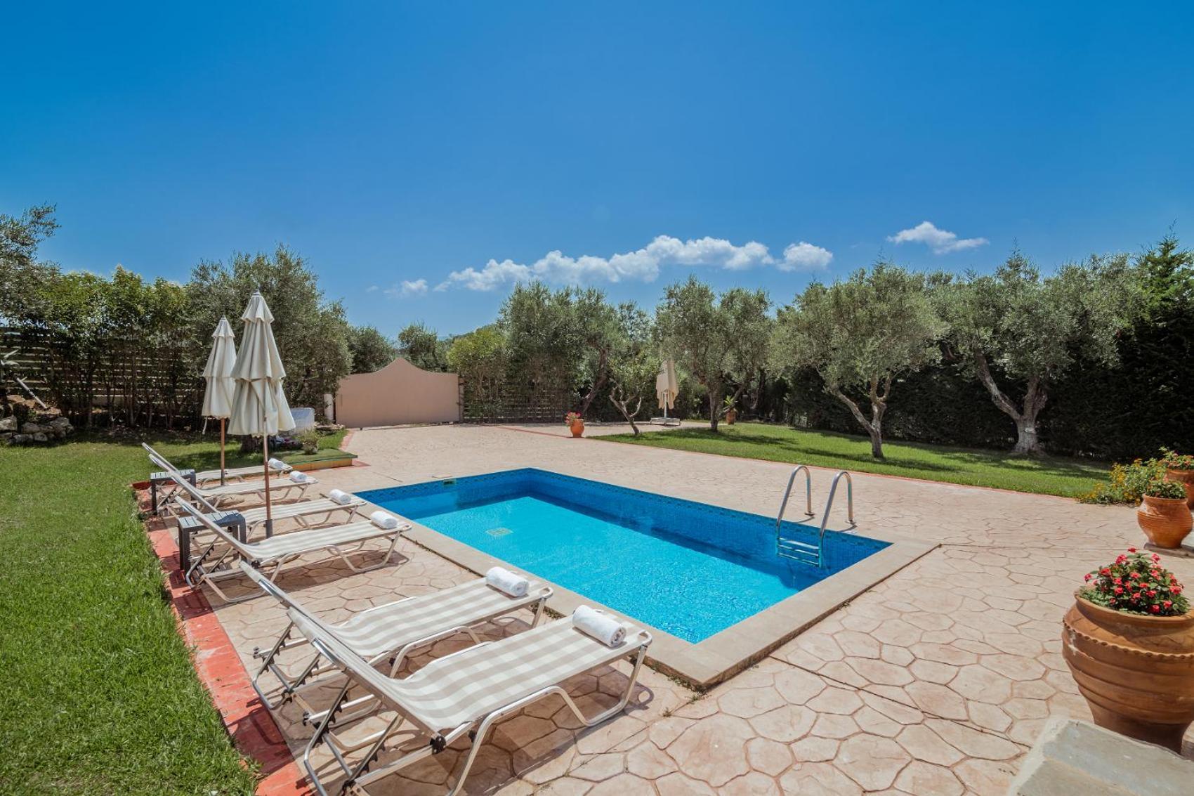 Planos Villa Esterno foto
