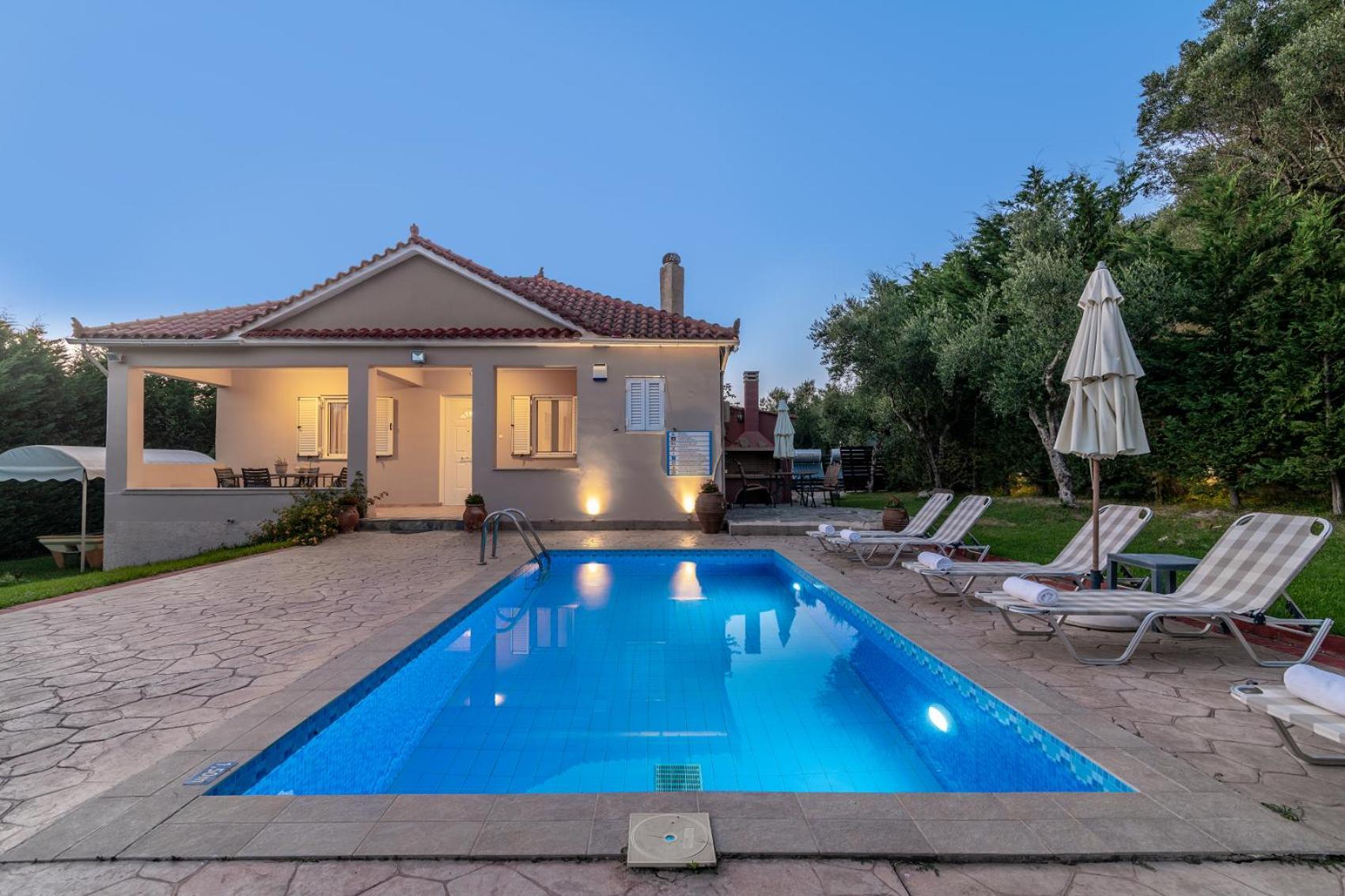 Planos Villa Esterno foto