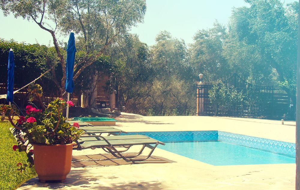 Planos Villa Esterno foto