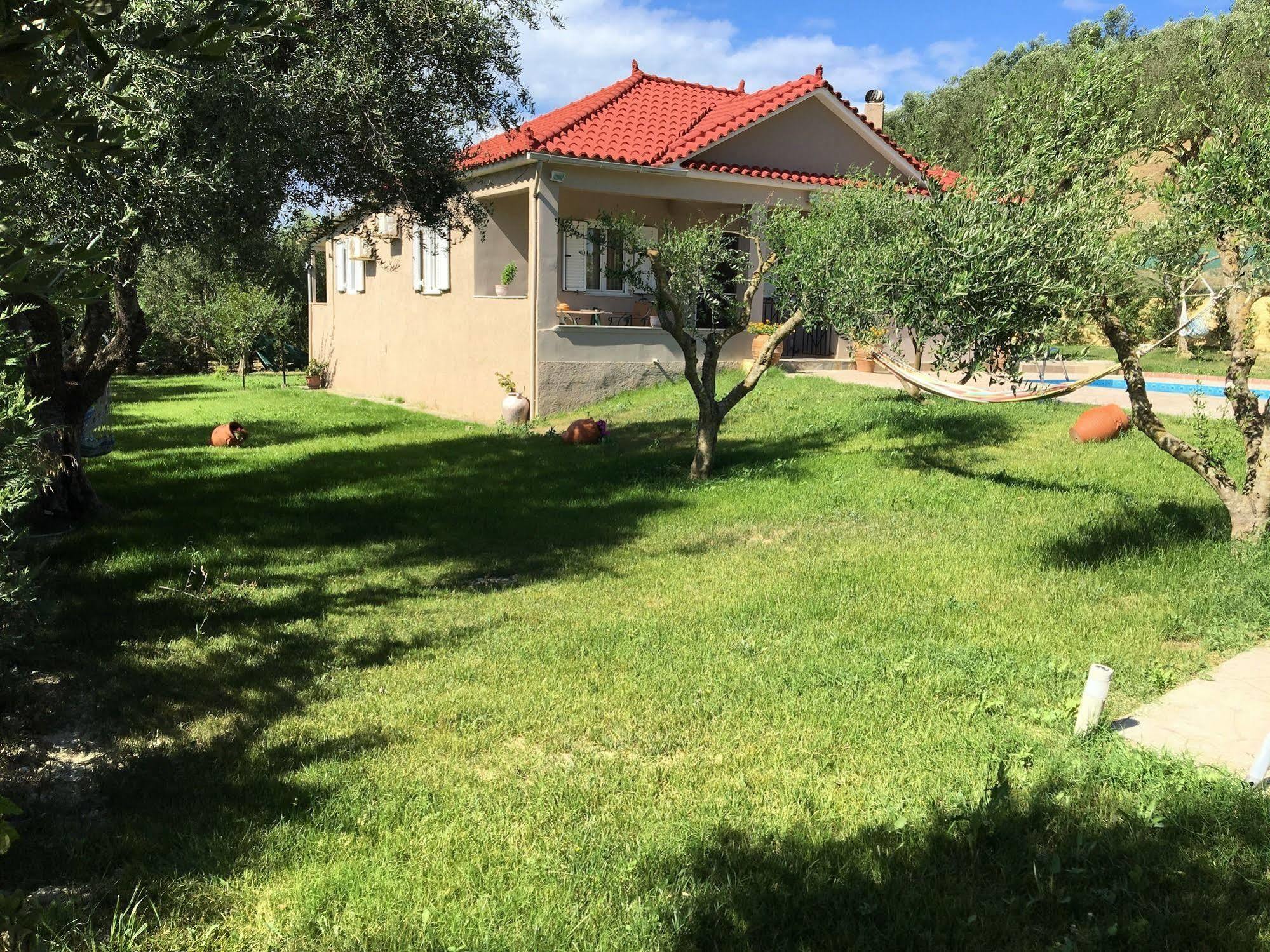 Planos Villa Esterno foto